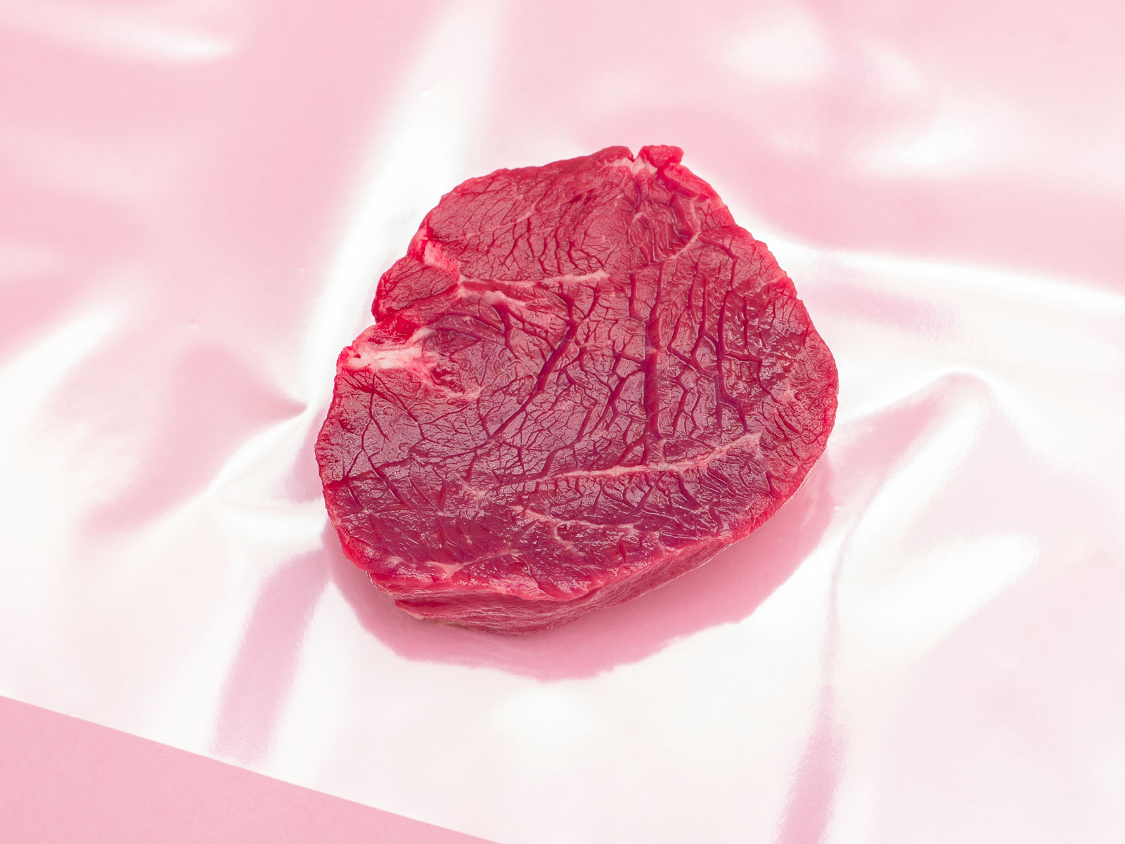 Filet ist eigentlich ein Hüftsteak wir hatten kein Filet beim Fotoshoot und unser Schlachter formte das Hüftsteak ganz pragmatisch zum Filet um Filet ist eigentlich ein Hüftsteak wir hatten kein Filet beim Fotoshoot und unser Schlachter formte das Hüftsteak ganz pragmatisch zum Filet um