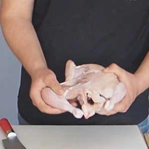 Anleitung Huhn zerlegen Schritt 2